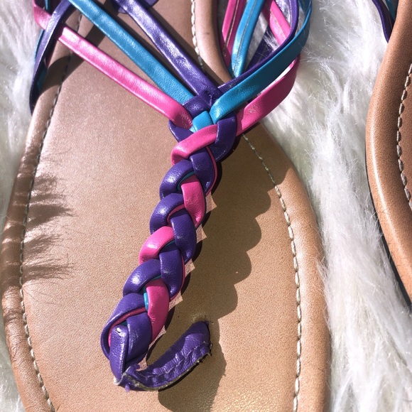 9 pairs of sandals - Picture 9 of 14